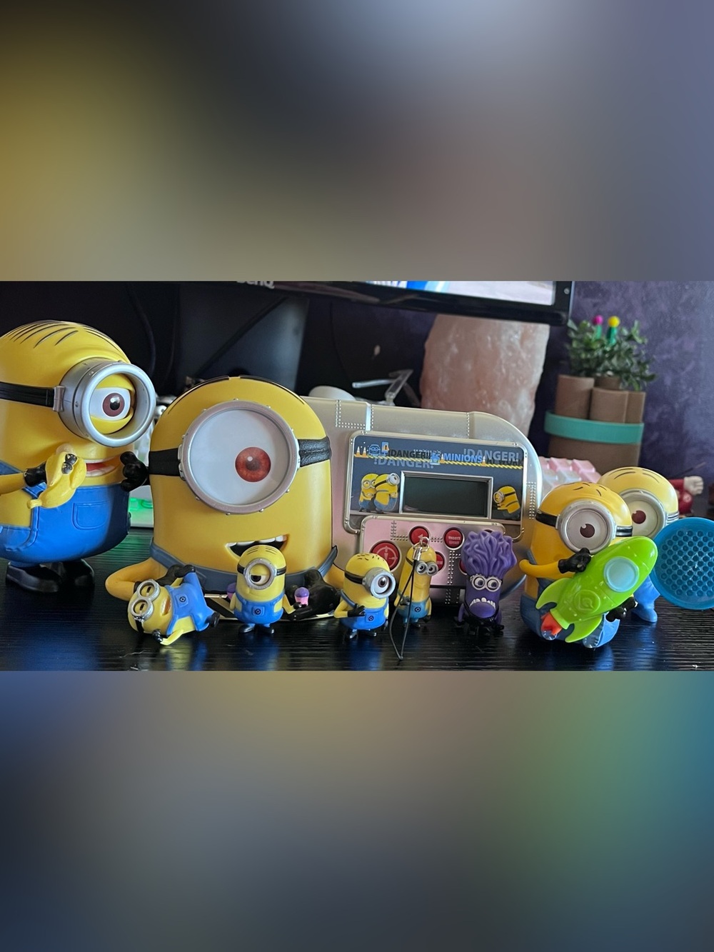 Minions Bundle (9) Despicable Me Universal Studios toys and Clock